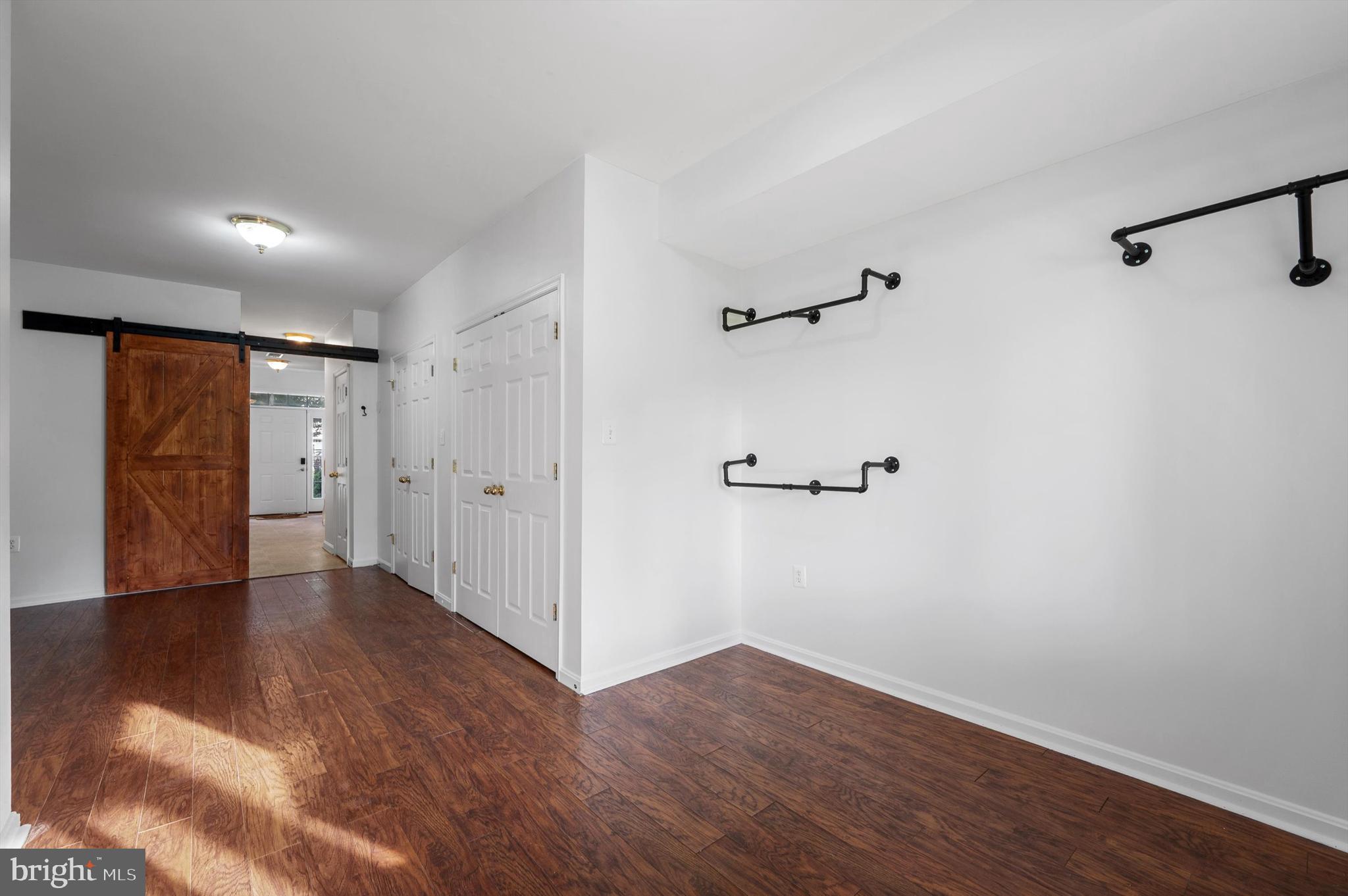 COLONIAL HILLS - Residential