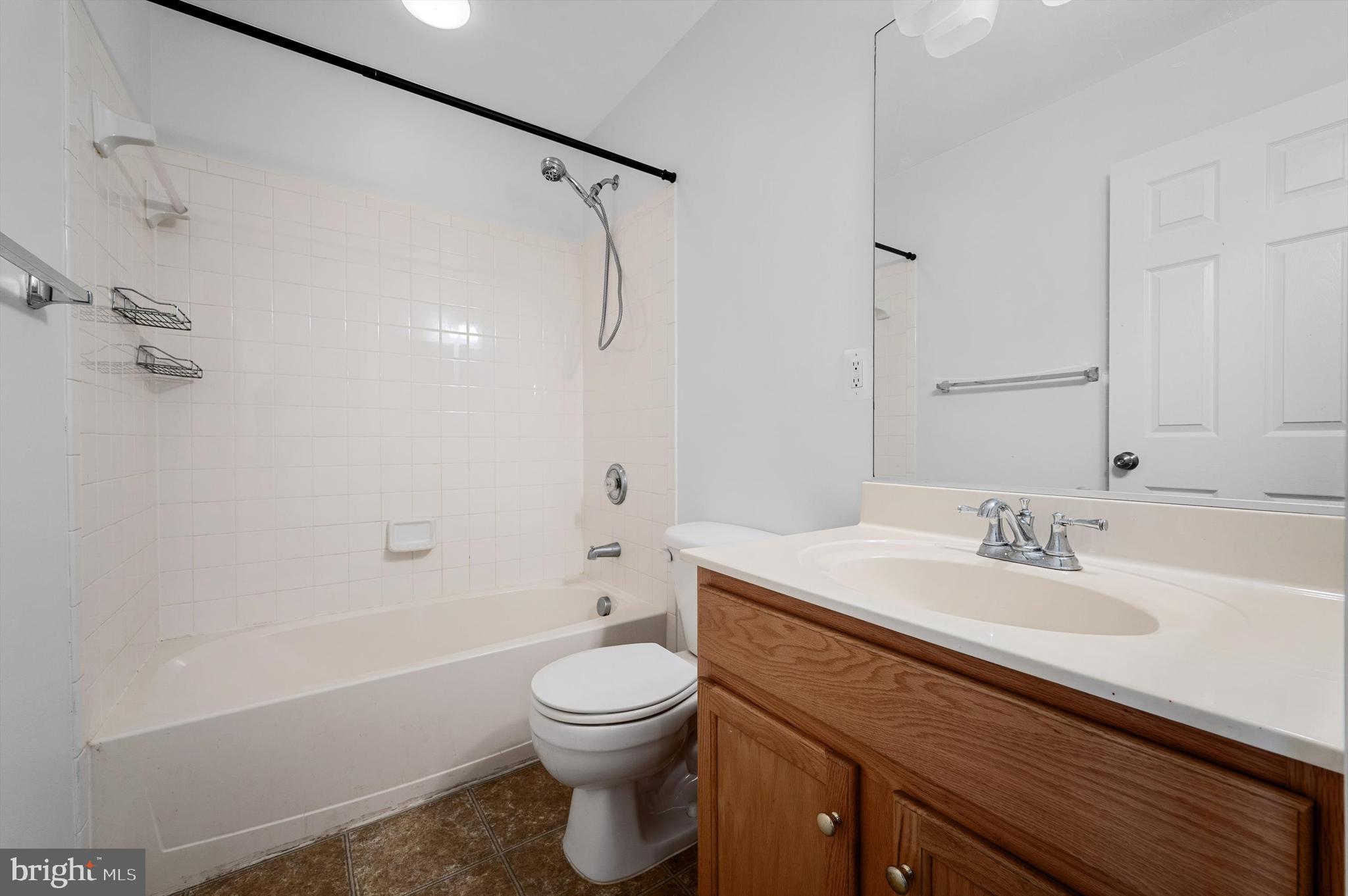 COLONIAL HILLS - Residential