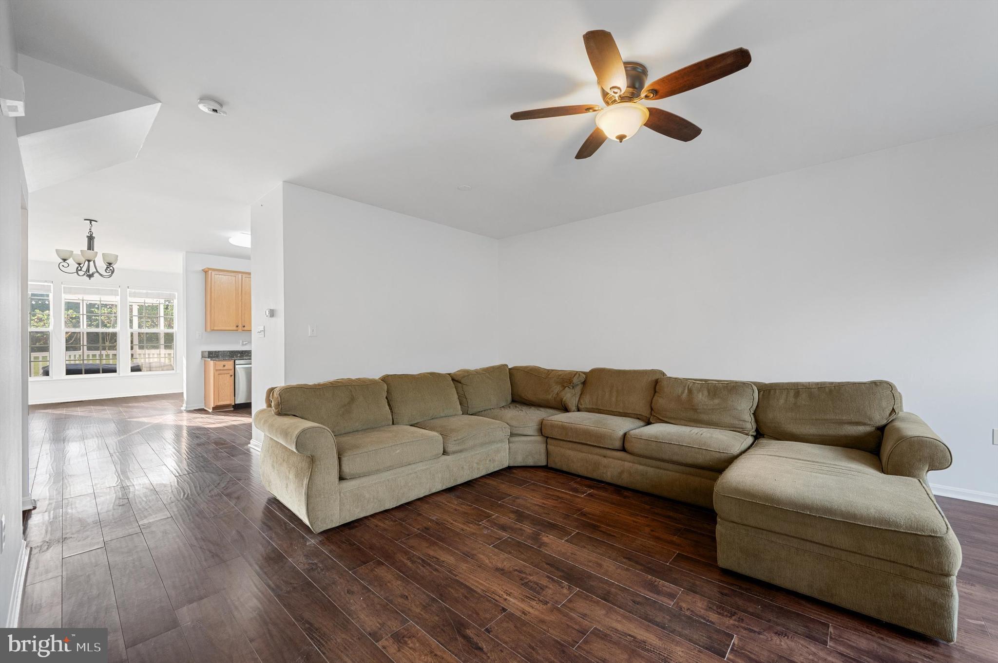 COLONIAL HILLS - Residential