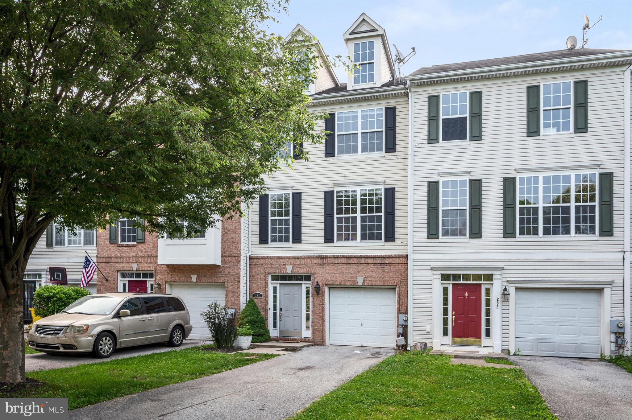 COLONIAL HILLS - Residential