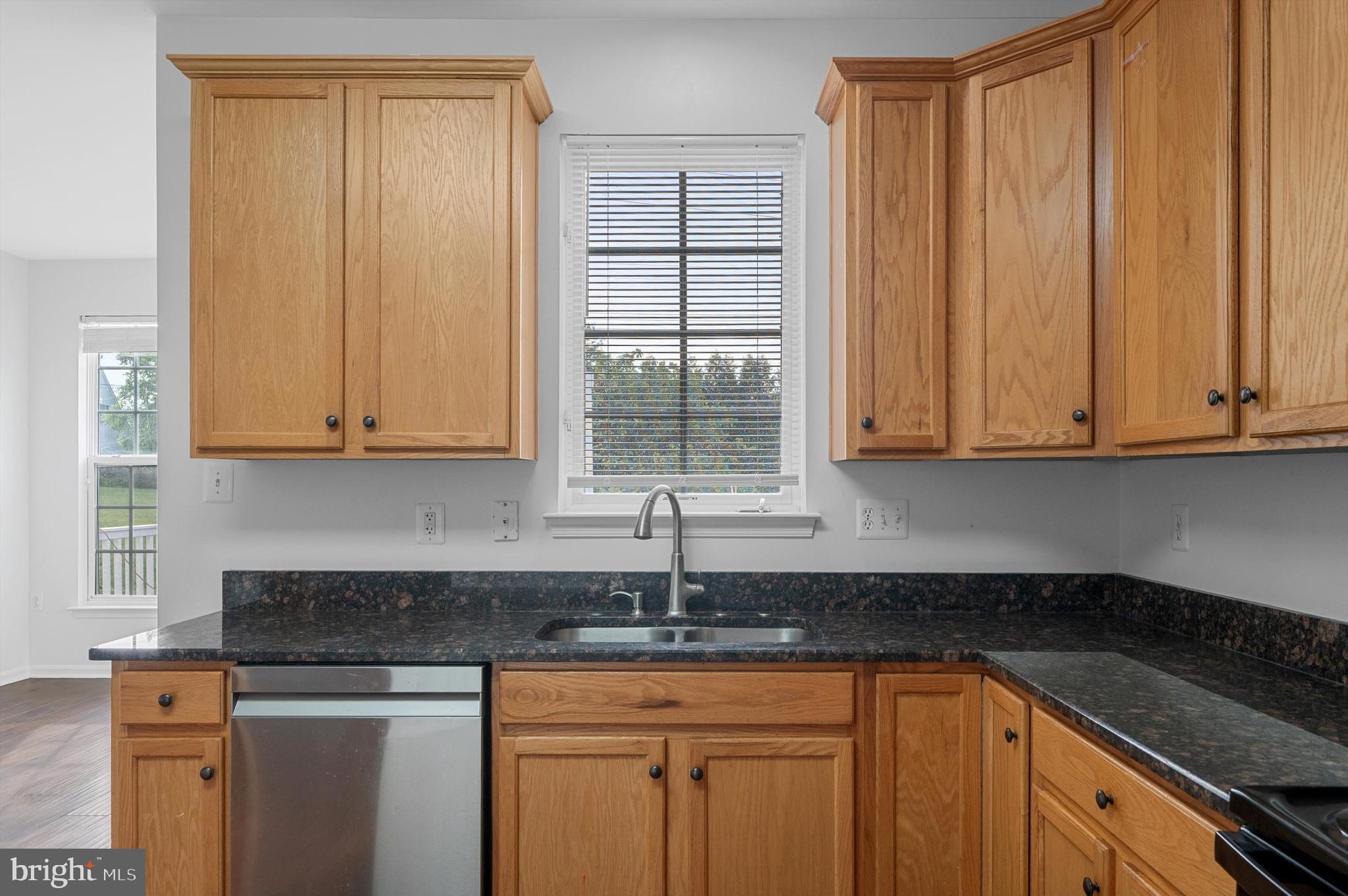 COLONIAL HILLS - Residential