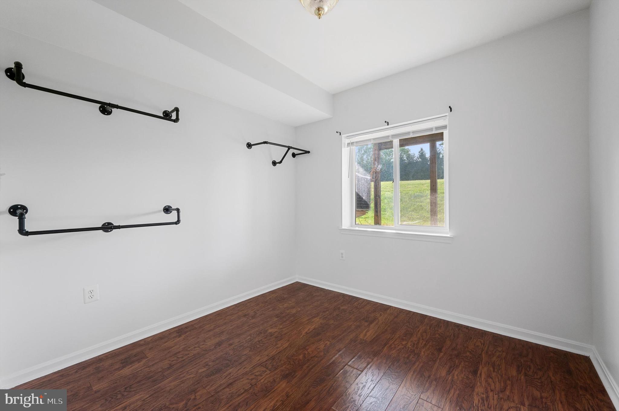 COLONIAL HILLS - Residential