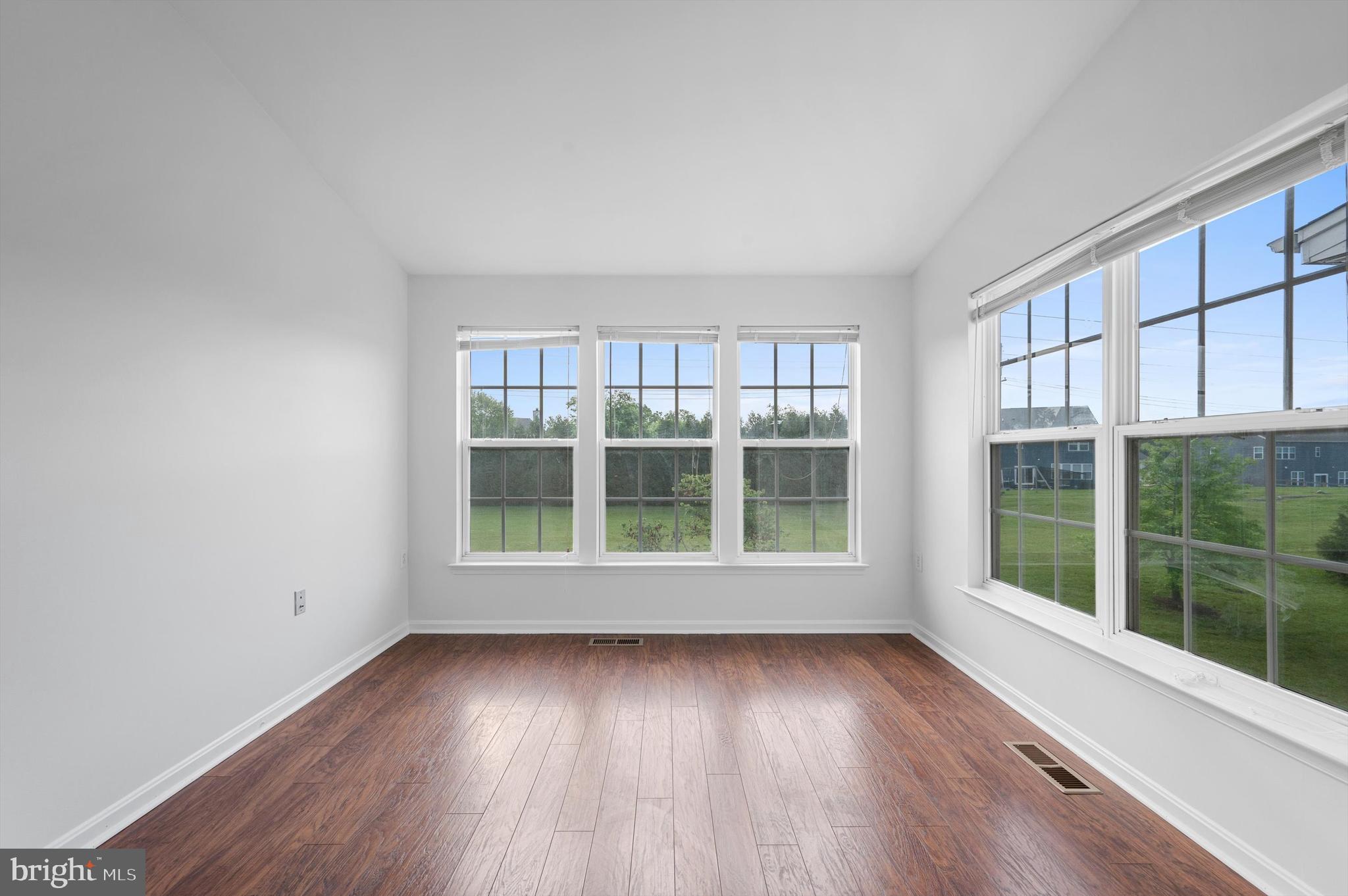 COLONIAL HILLS - Residential