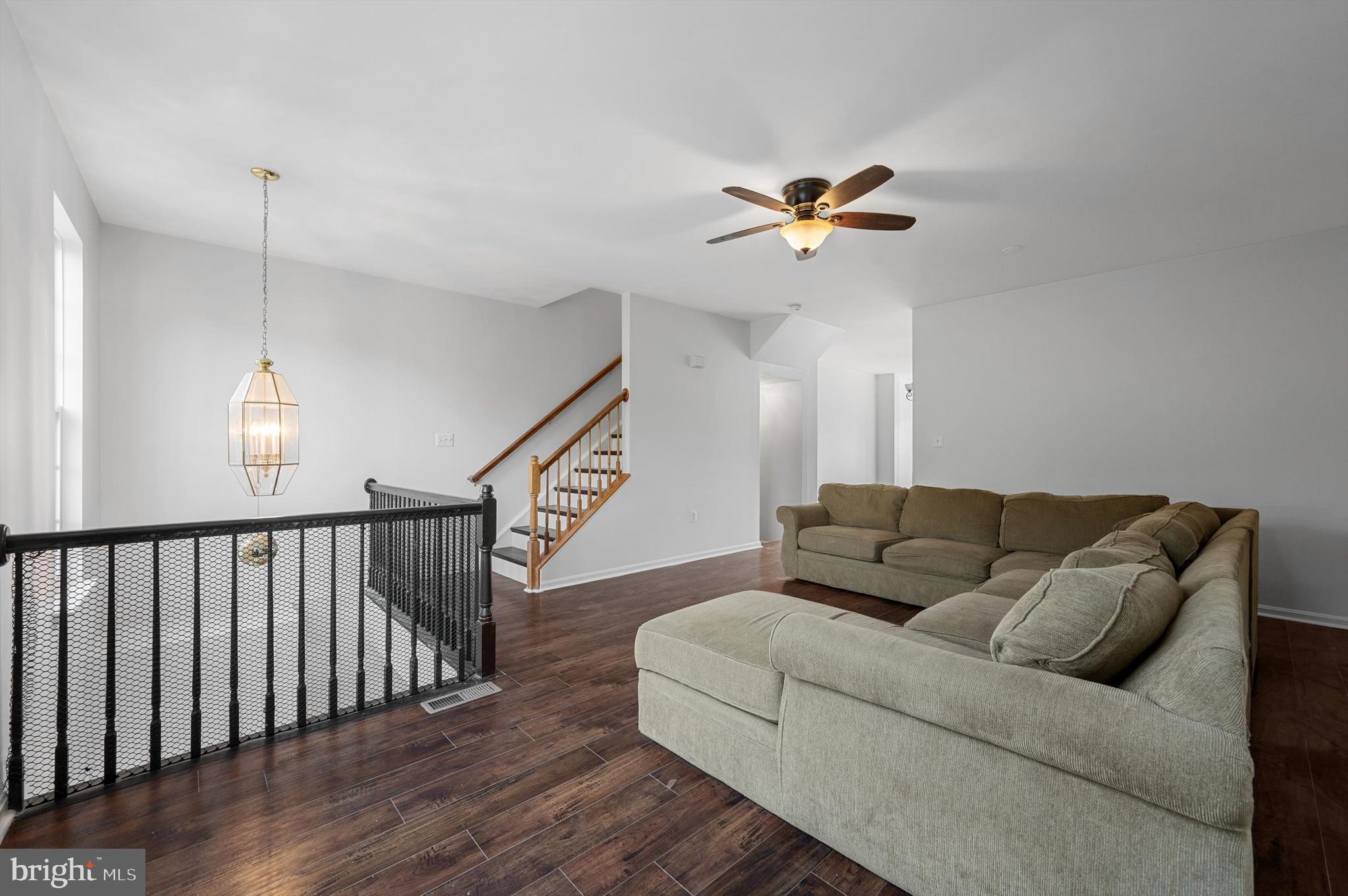 COLONIAL HILLS - Residential