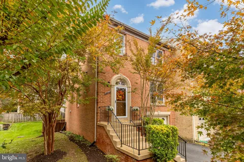 4008 Nicholas Court, Fairfax, VA MLS: VAFX2273888