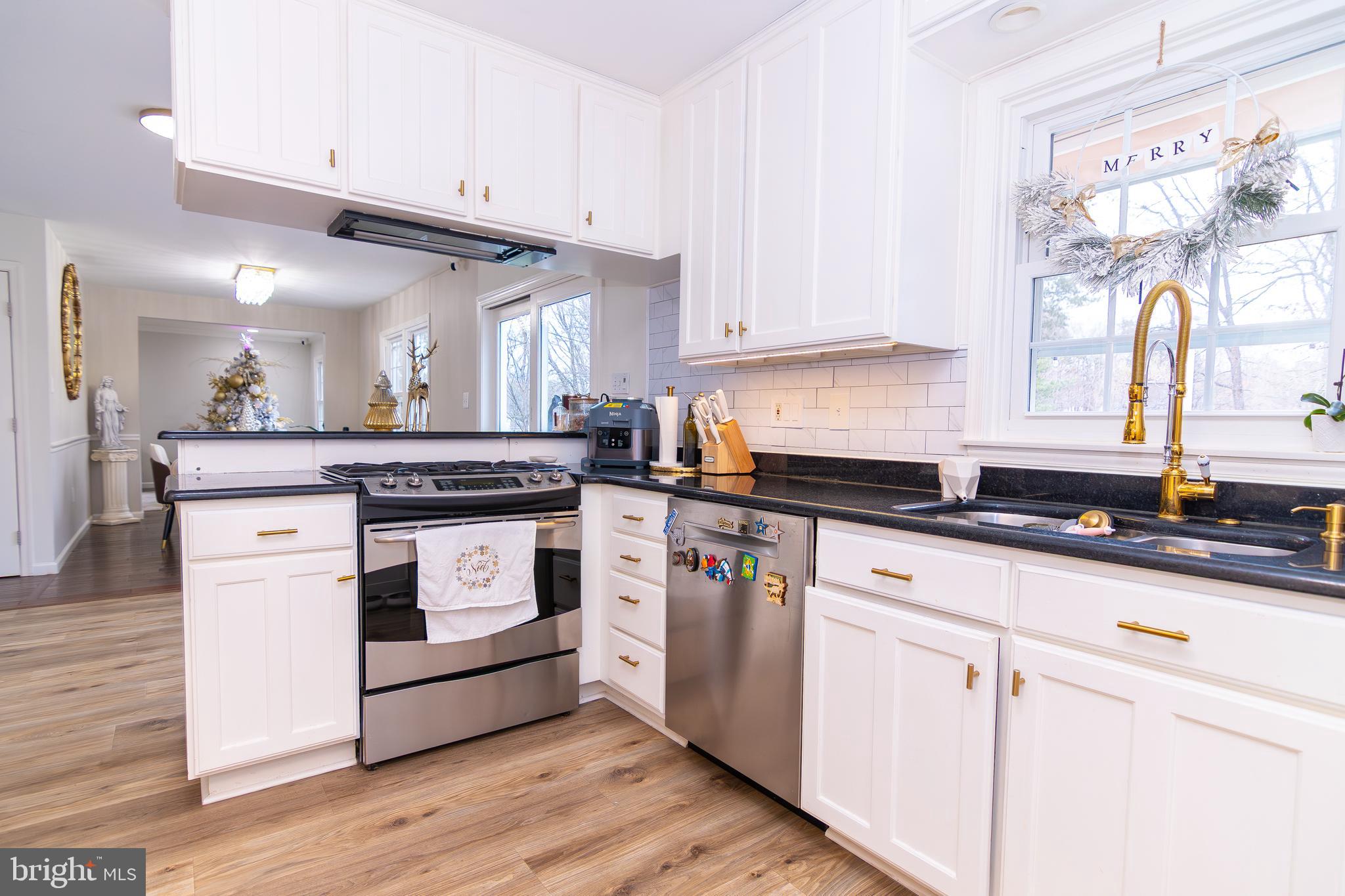 RESTON - Residential