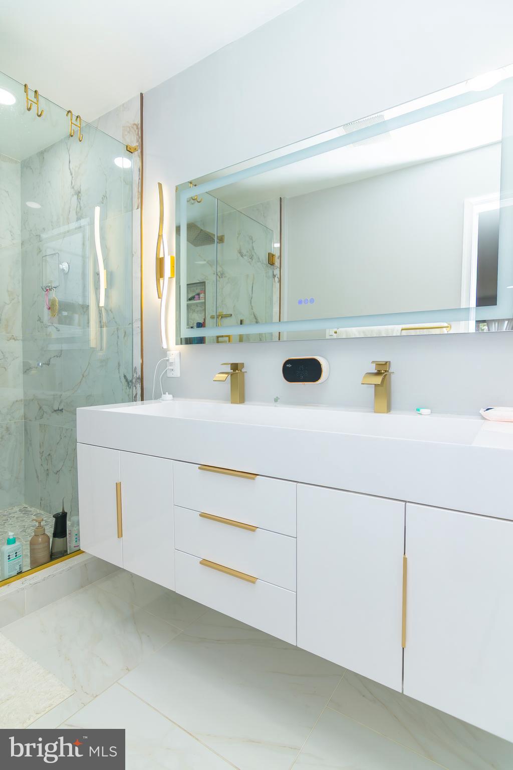 RESTON - Residential