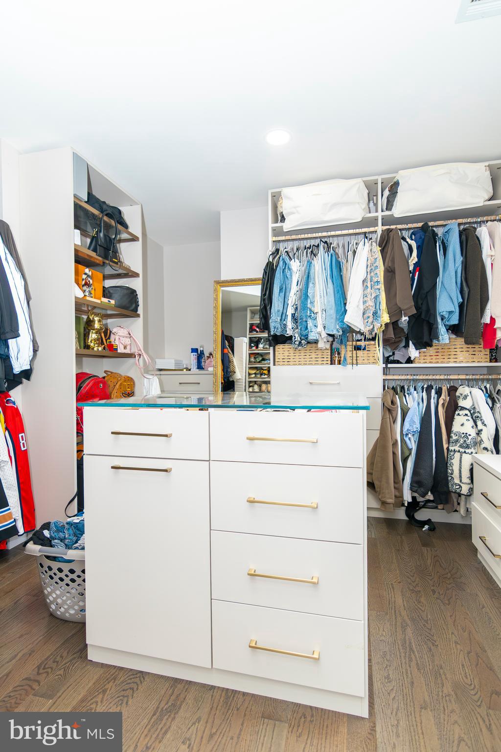 RESTON - Residential