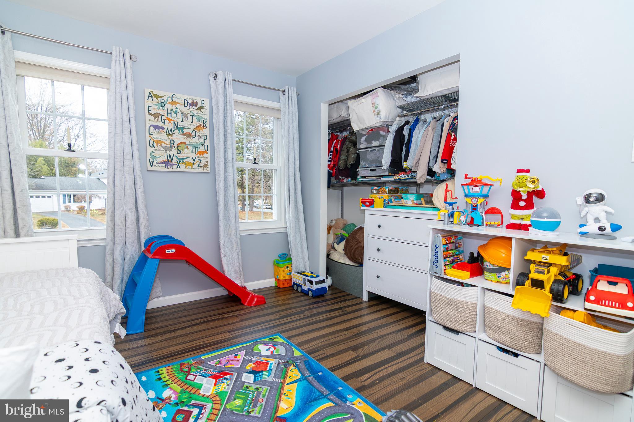 RESTON - Residential