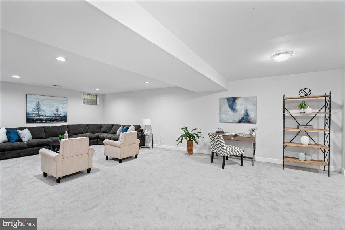 ENGLISH OAKS - Residential