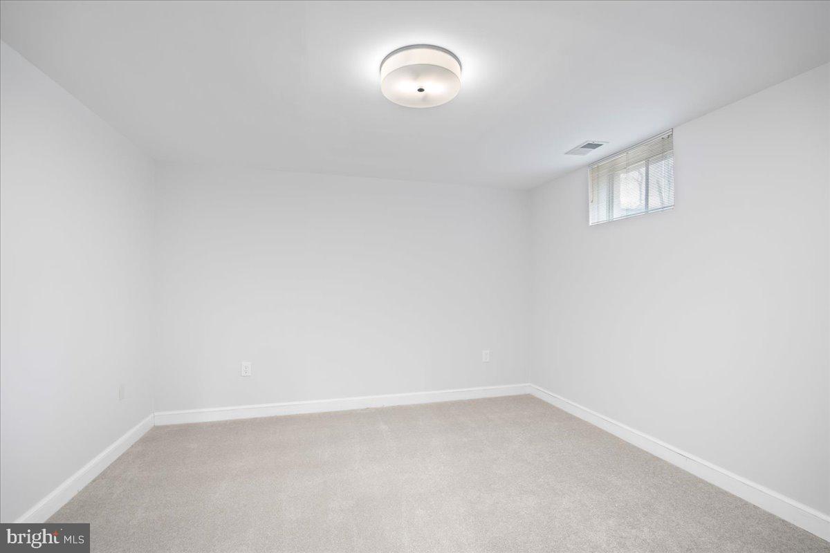 ENGLISH OAKS - Residential