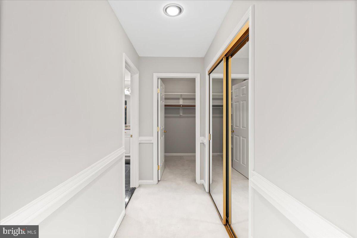 ENGLISH OAKS - Residential