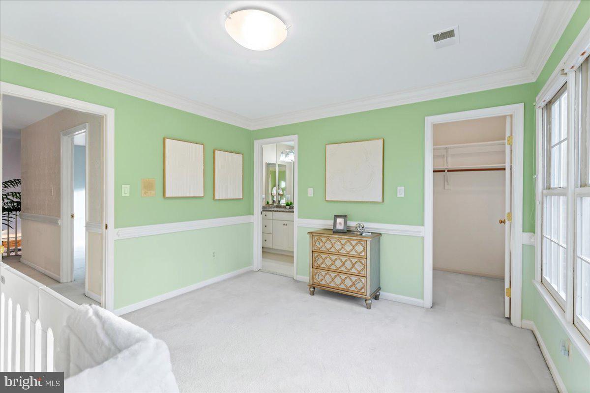 ENGLISH OAKS - Residential