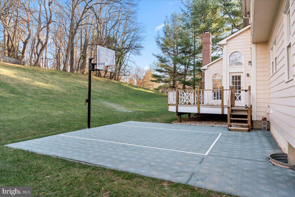 ENGLISH OAKS - Residential