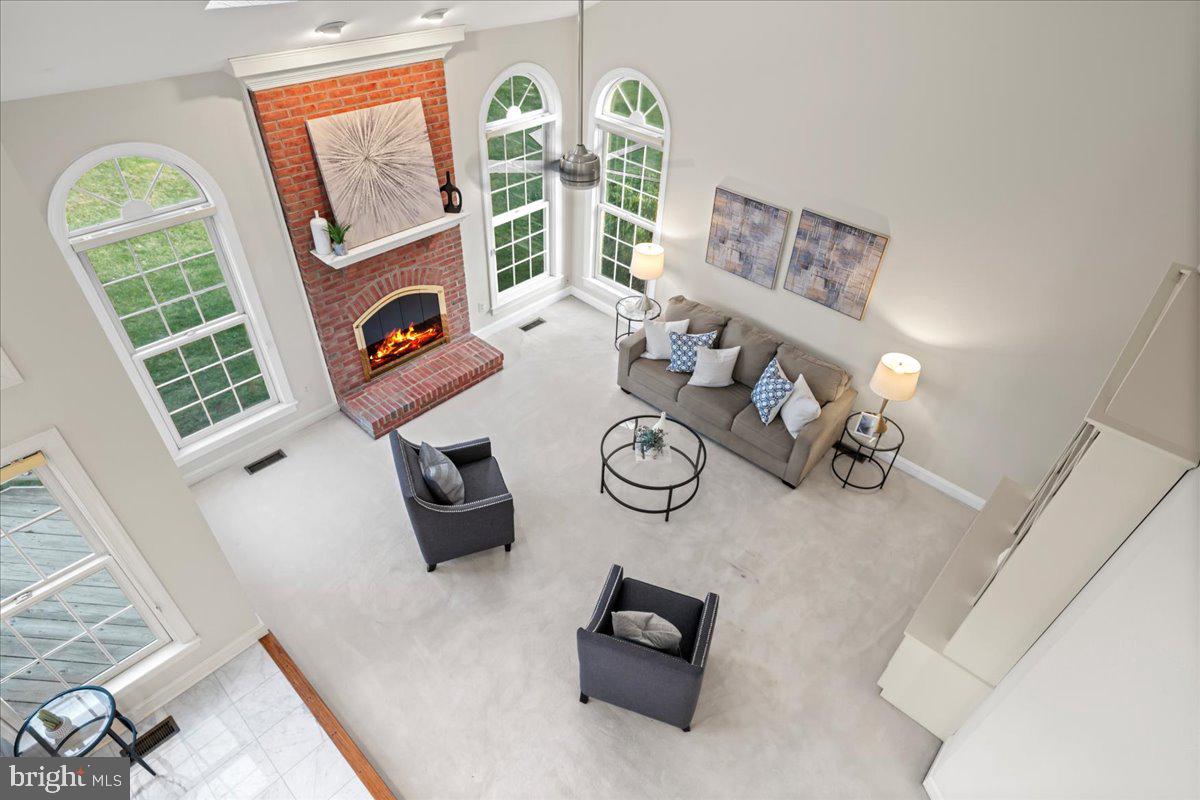 ENGLISH OAKS - Residential