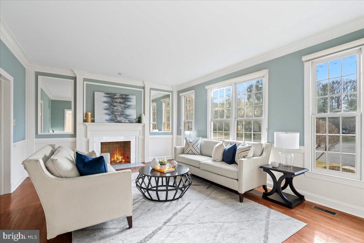 ENGLISH OAKS - Residential