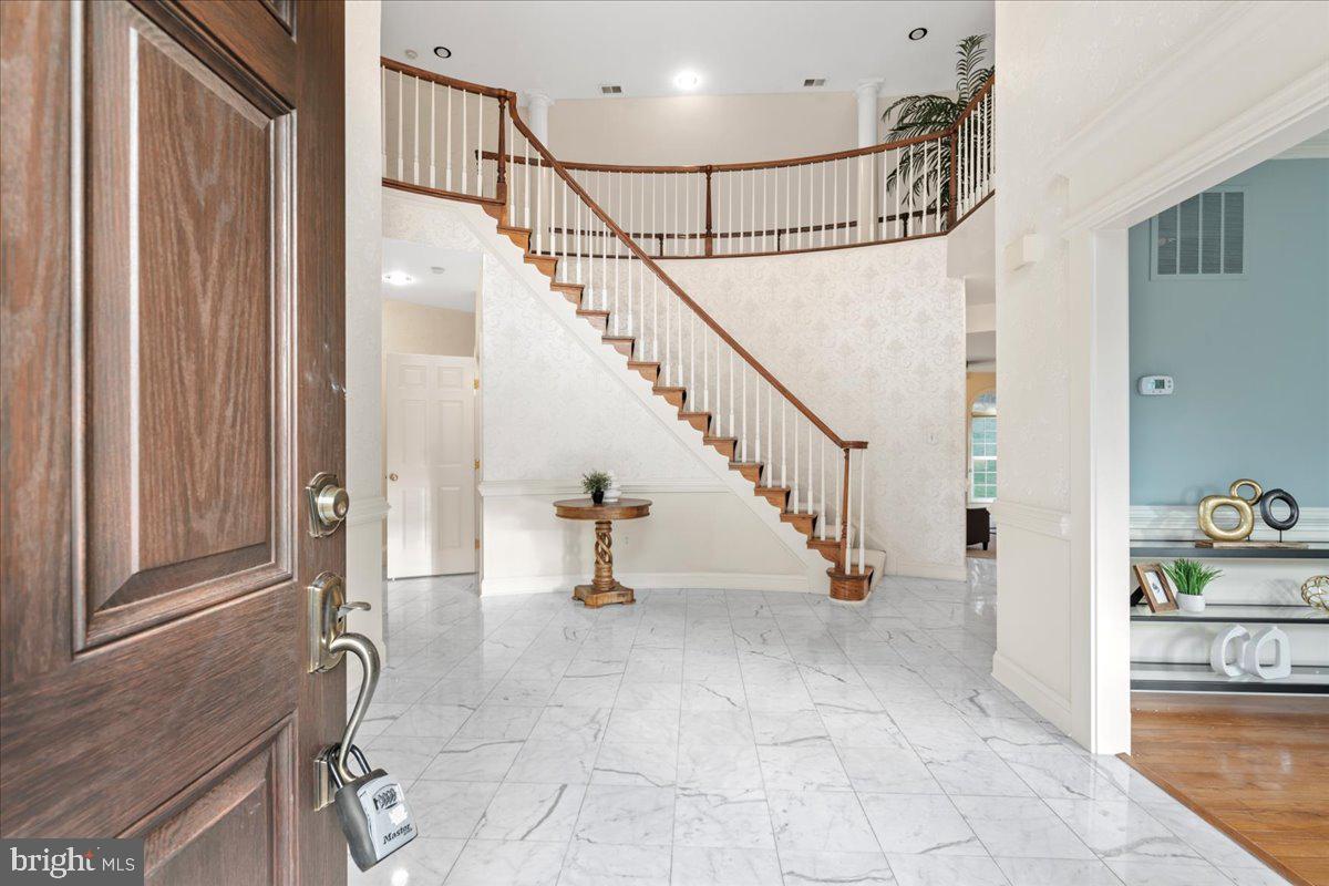 ENGLISH OAKS - Residential