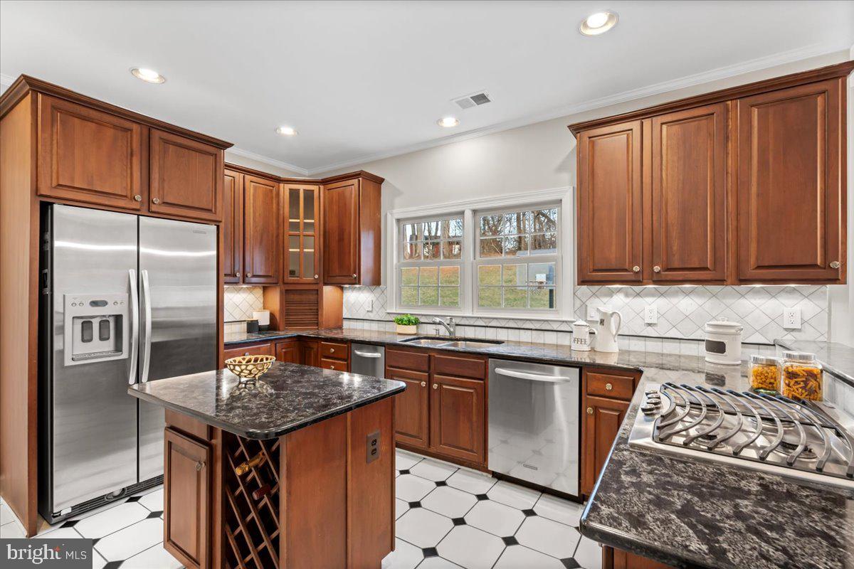 ENGLISH OAKS - Residential