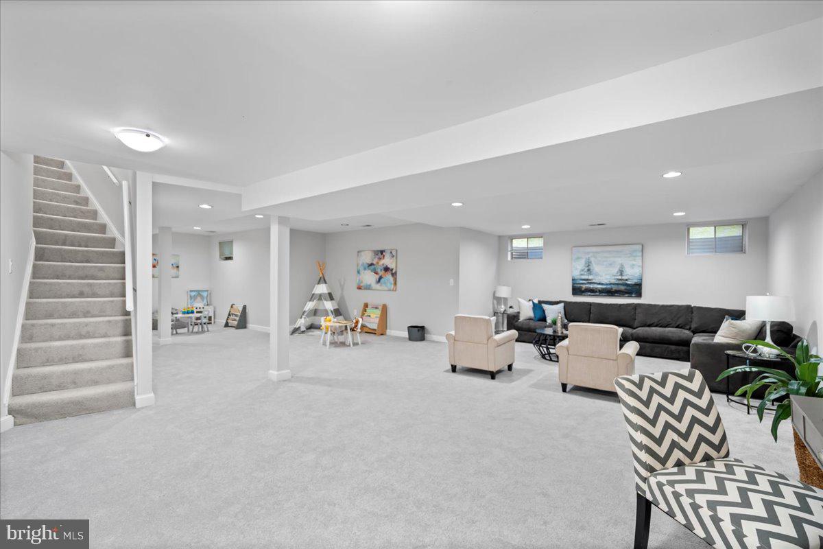 ENGLISH OAKS - Residential