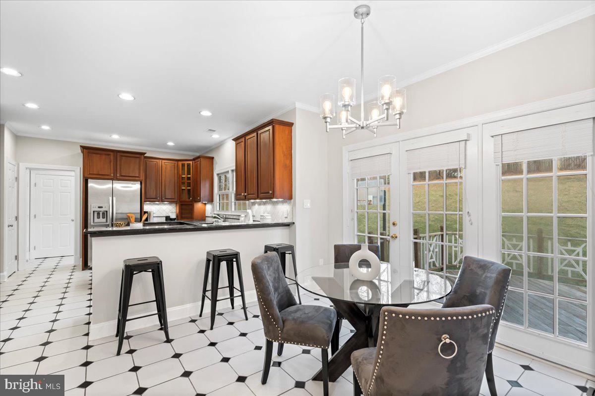 ENGLISH OAKS - Residential