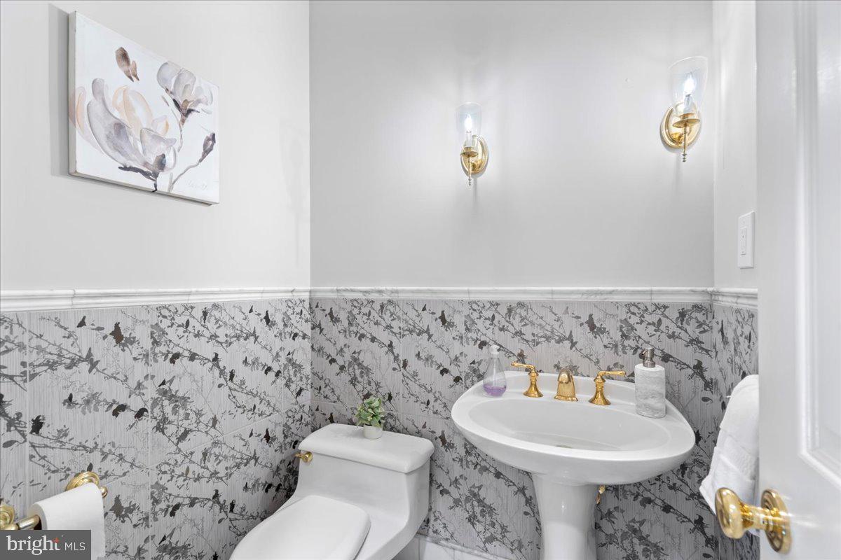 ENGLISH OAKS - Residential