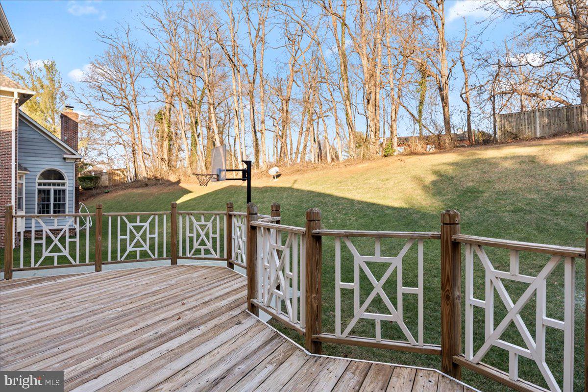 ENGLISH OAKS - Residential