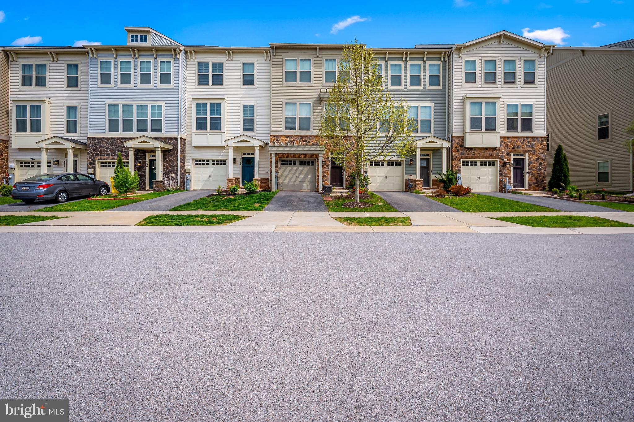 732 ROLLINS LANE