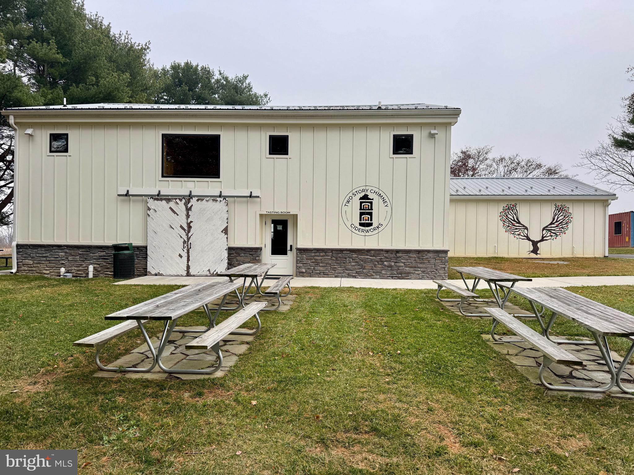 LAYTONSVILLE OUTSIDE - Residential