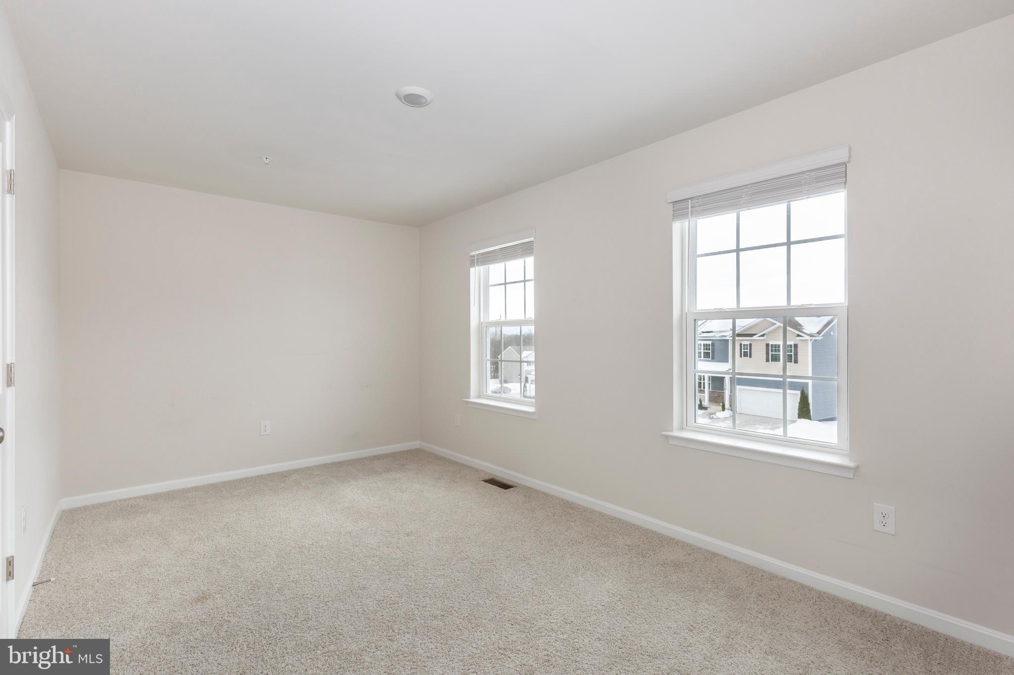 HILLSIDE MANOR - Residential