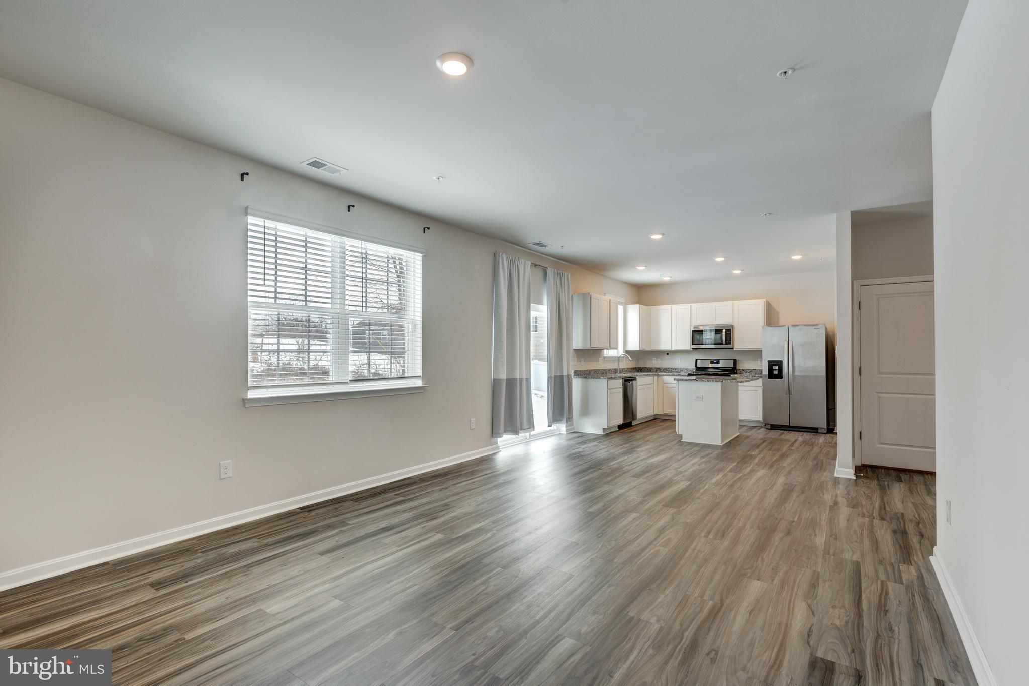 HILLSIDE MANOR - Residential