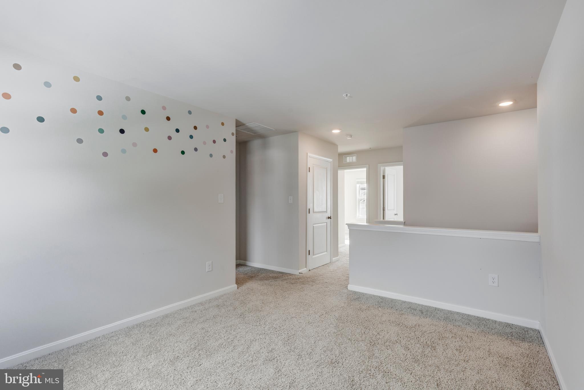 HILLSIDE MANOR - Residential