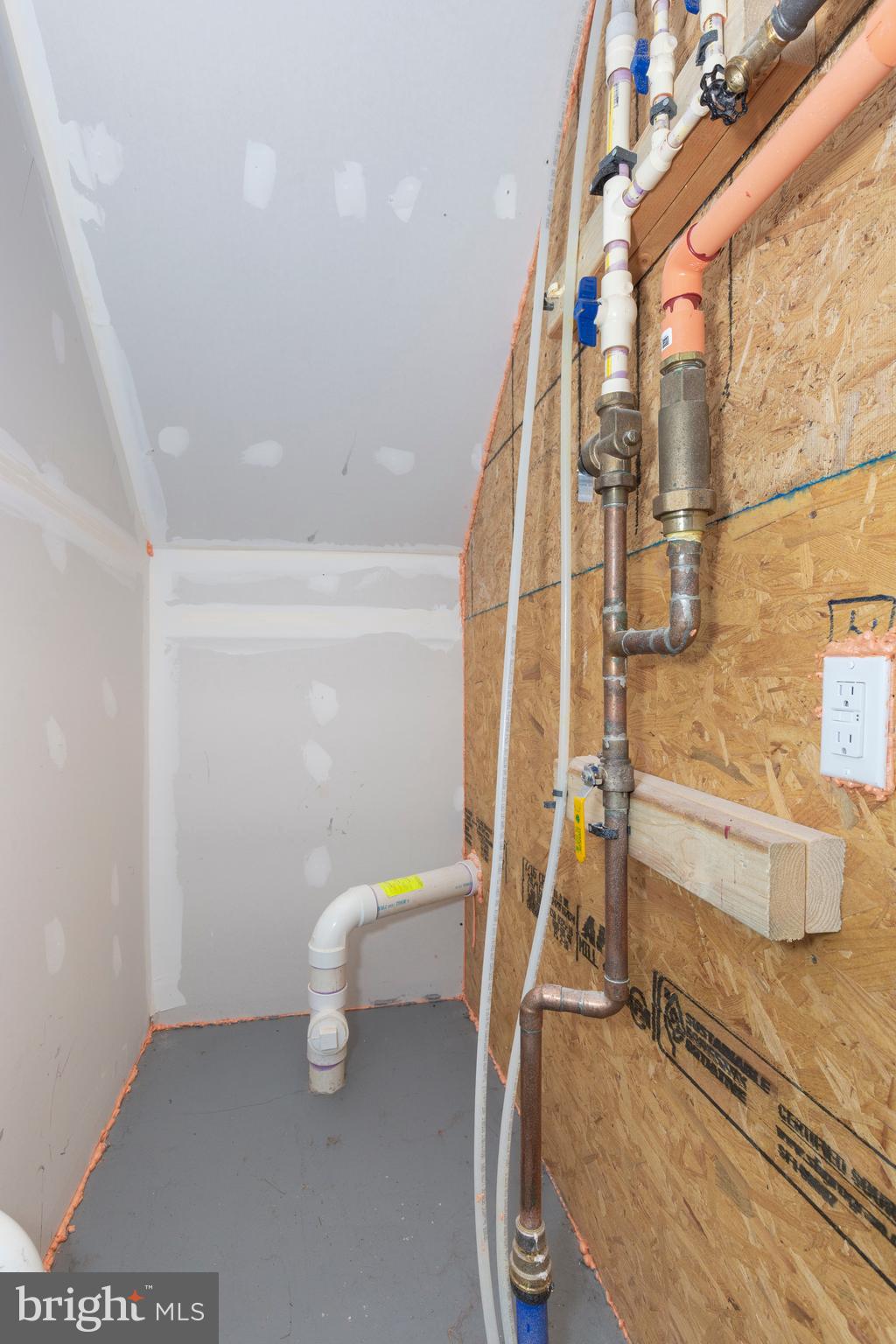 HILLSIDE MANOR - Residential