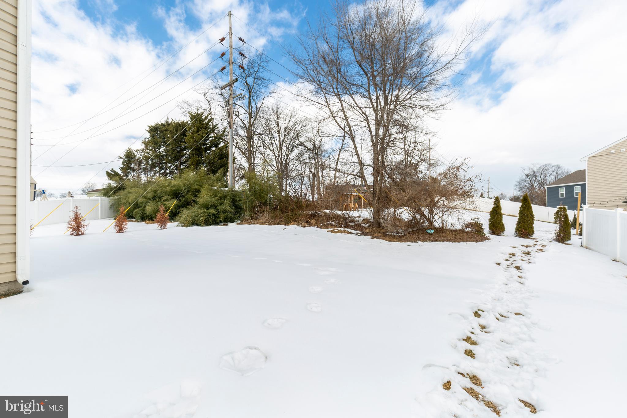 HILLSIDE MANOR - Residential