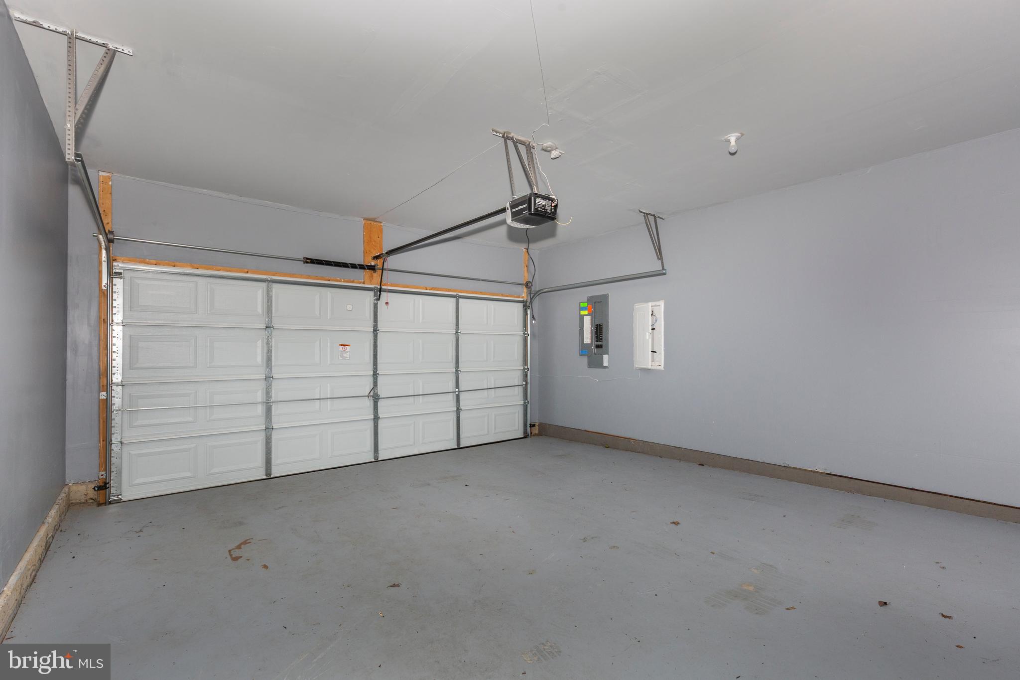 HILLSIDE MANOR - Residential