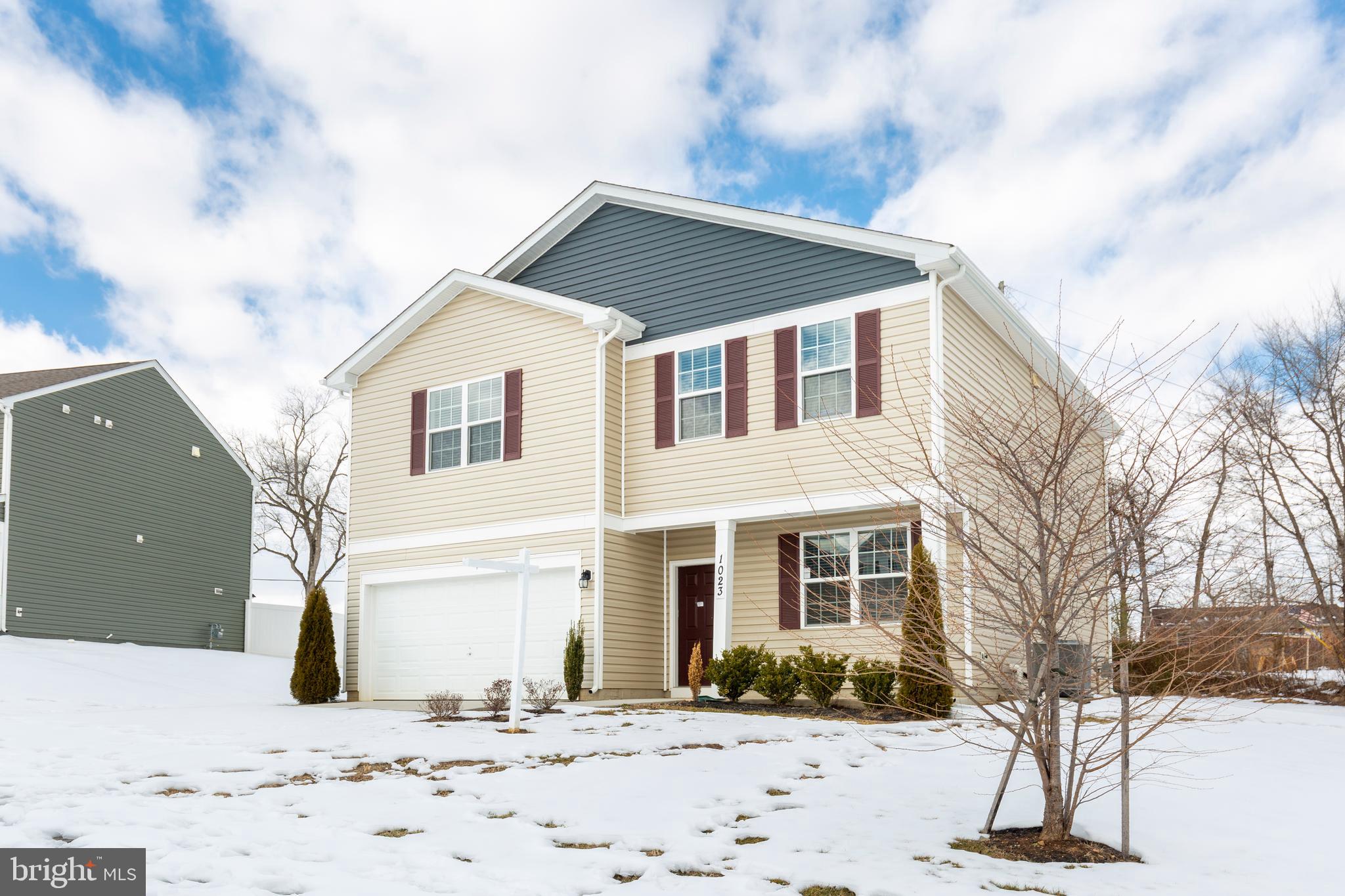 HILLSIDE MANOR - Residential