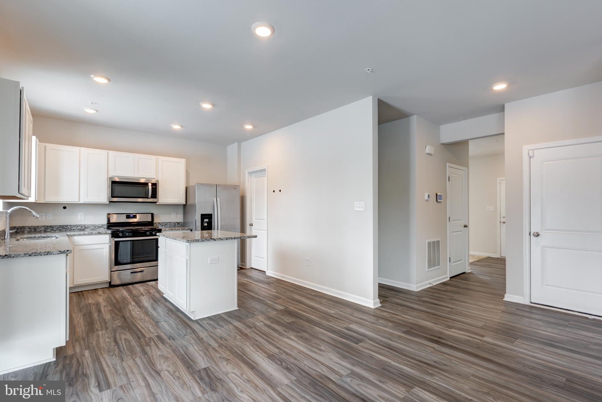 HILLSIDE MANOR - Residential