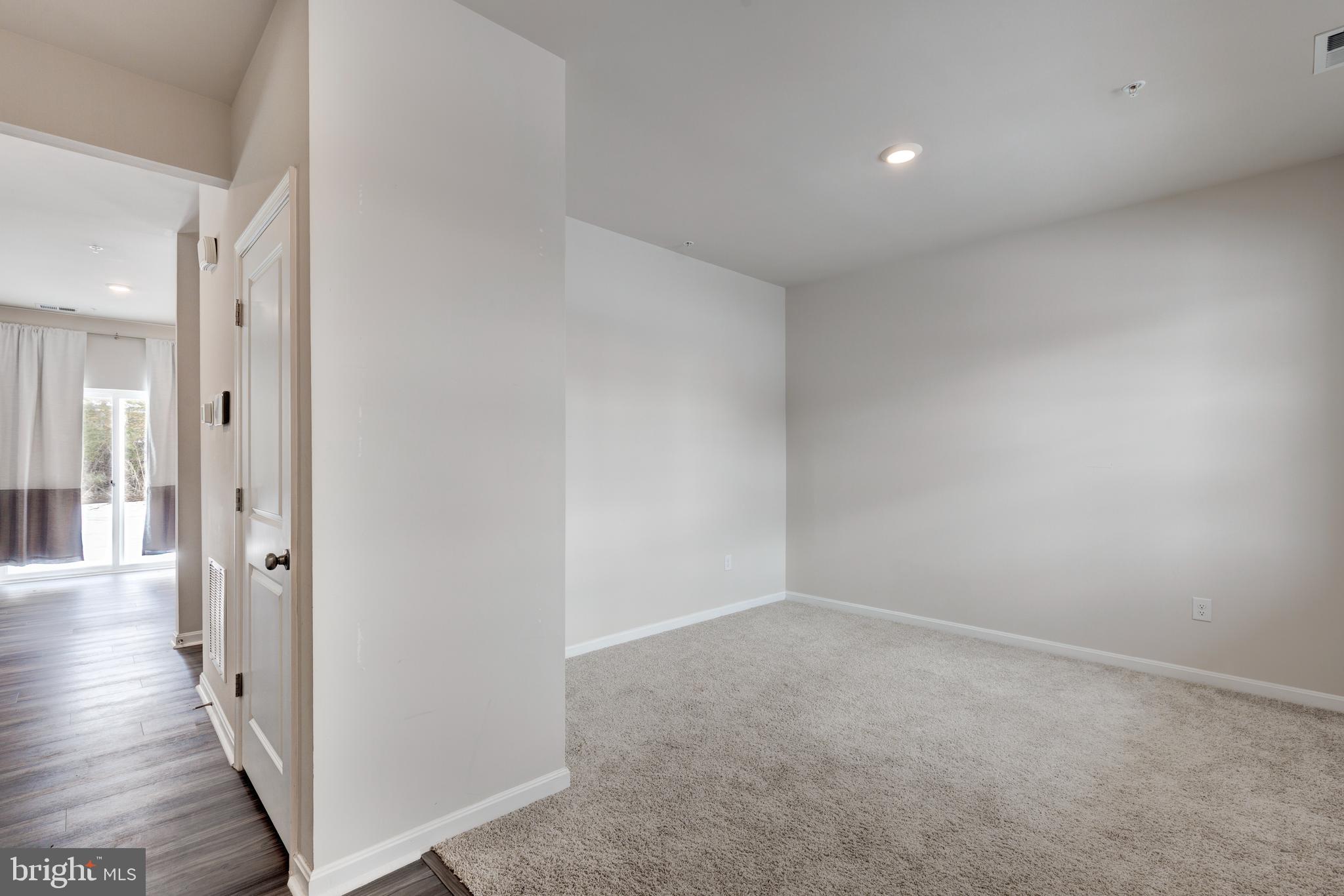 HILLSIDE MANOR - Residential