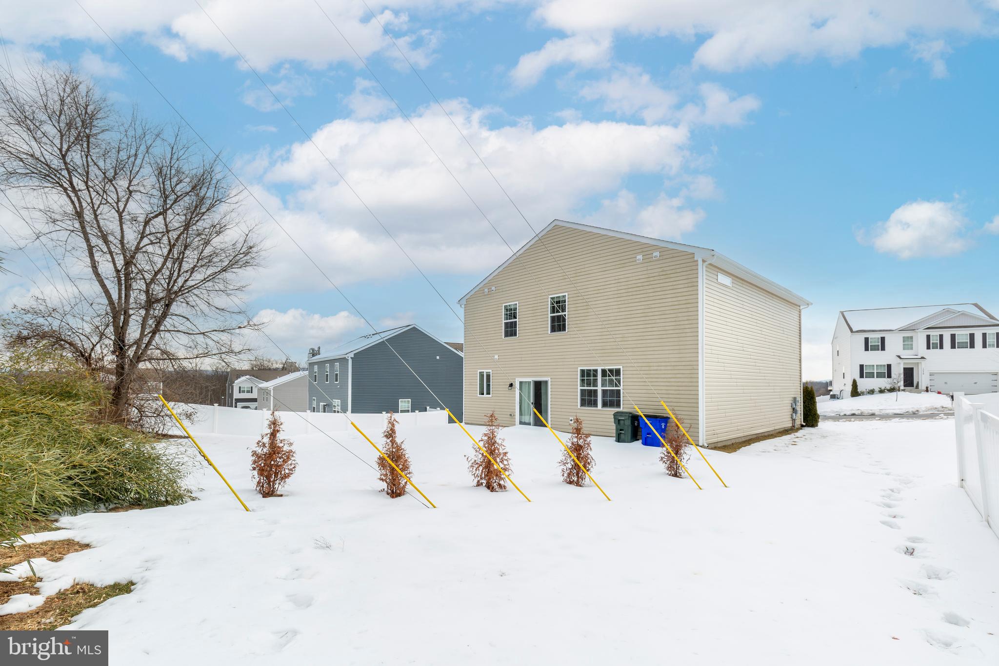 HILLSIDE MANOR - Residential