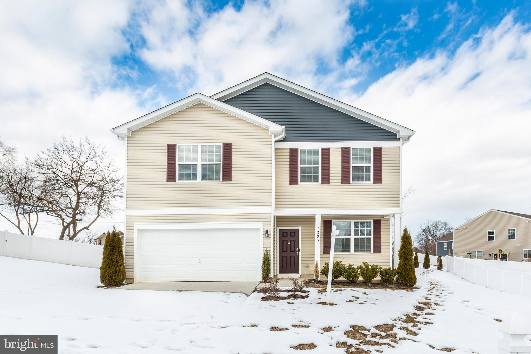 HILLSIDE MANOR - Residential