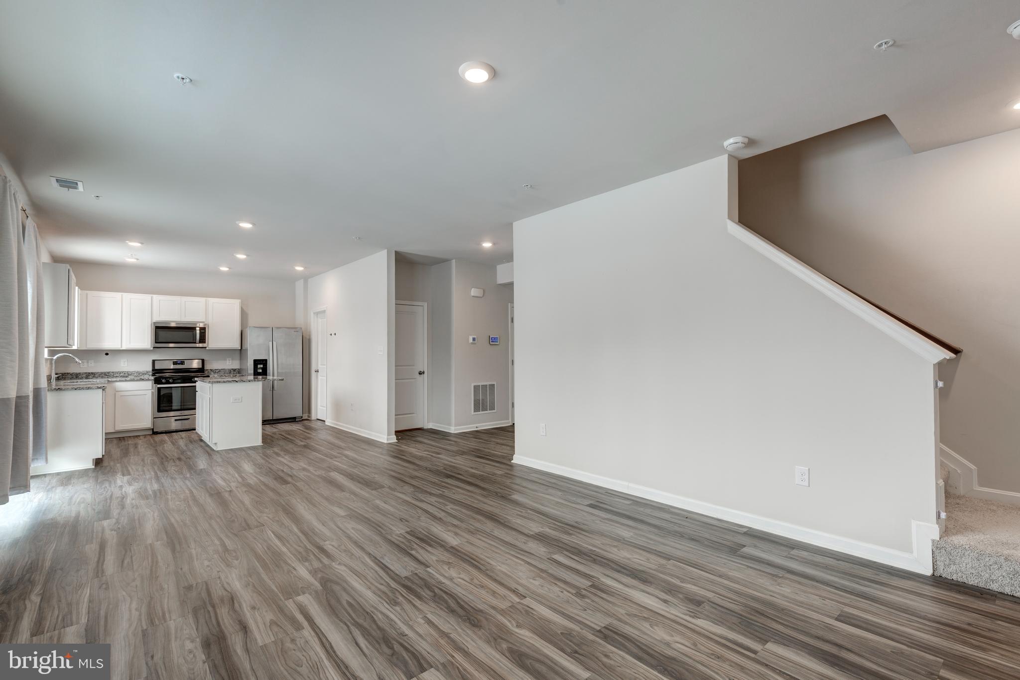 HILLSIDE MANOR - Residential