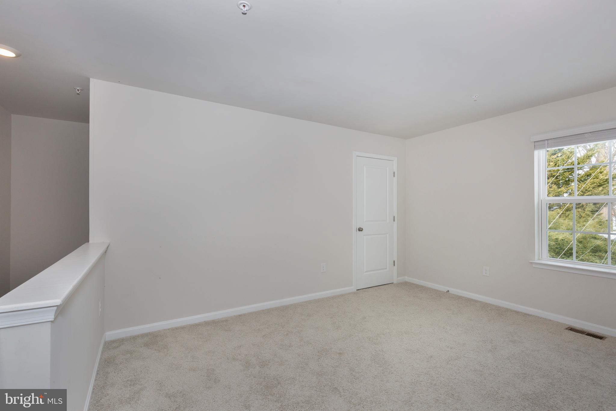 HILLSIDE MANOR - Residential