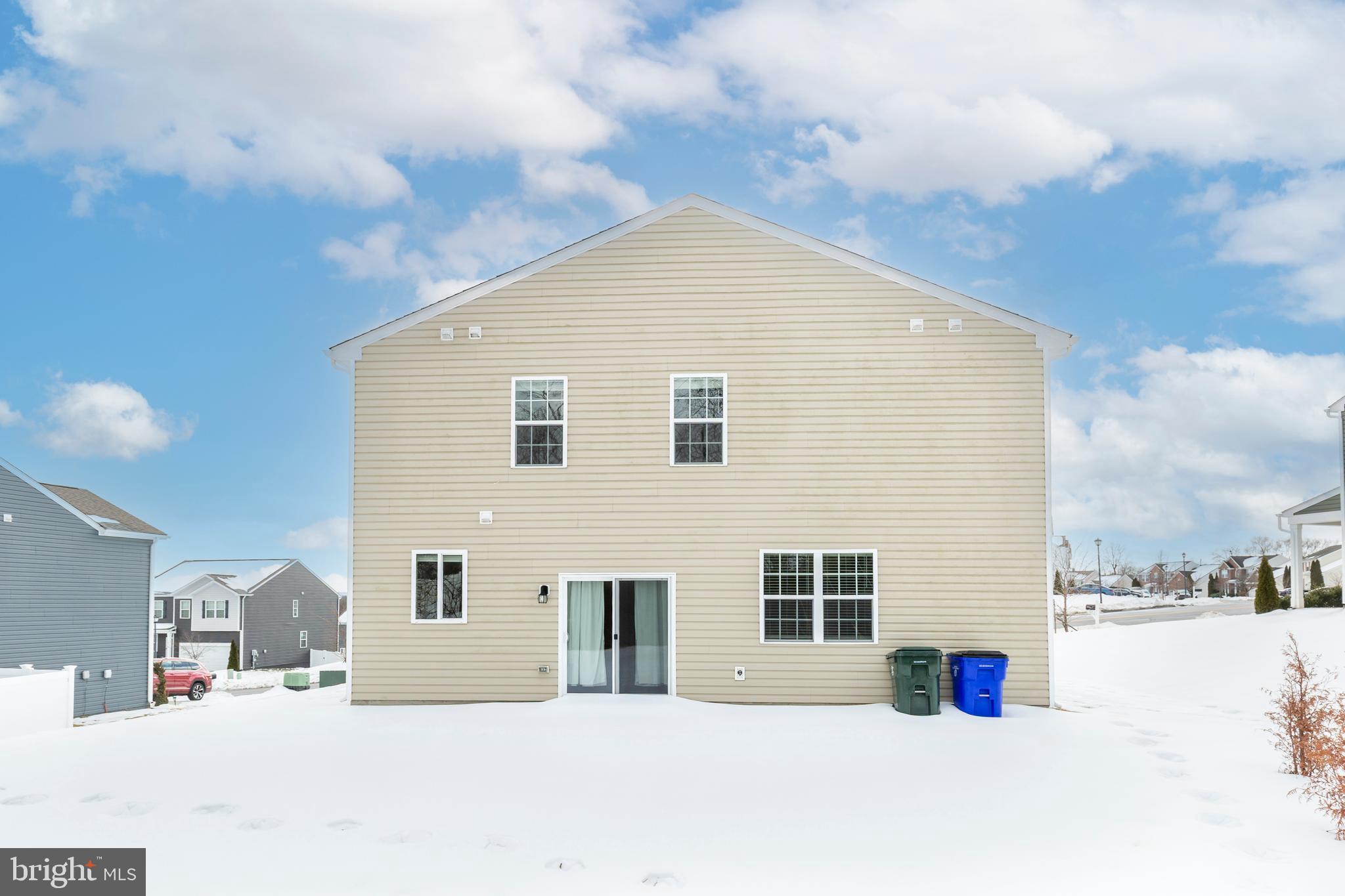 HILLSIDE MANOR - Residential