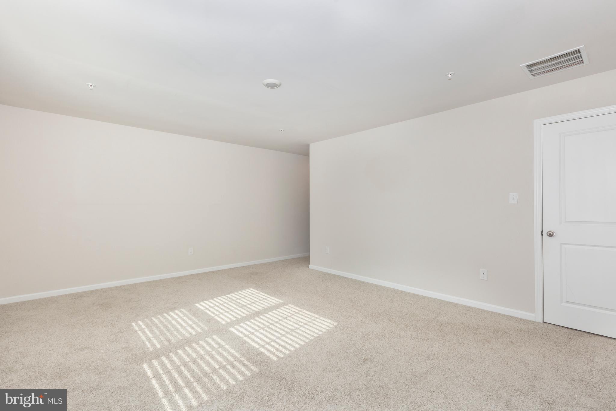 HILLSIDE MANOR - Residential