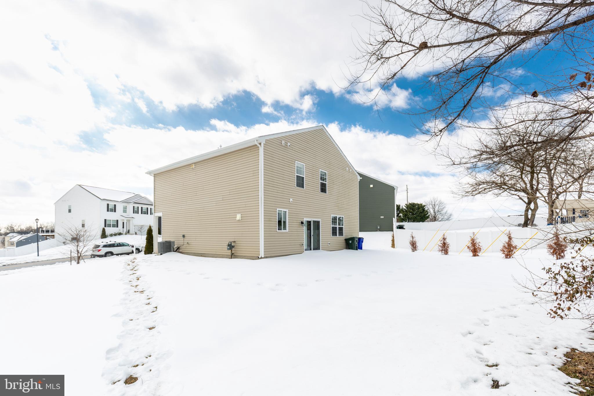 HILLSIDE MANOR - Residential