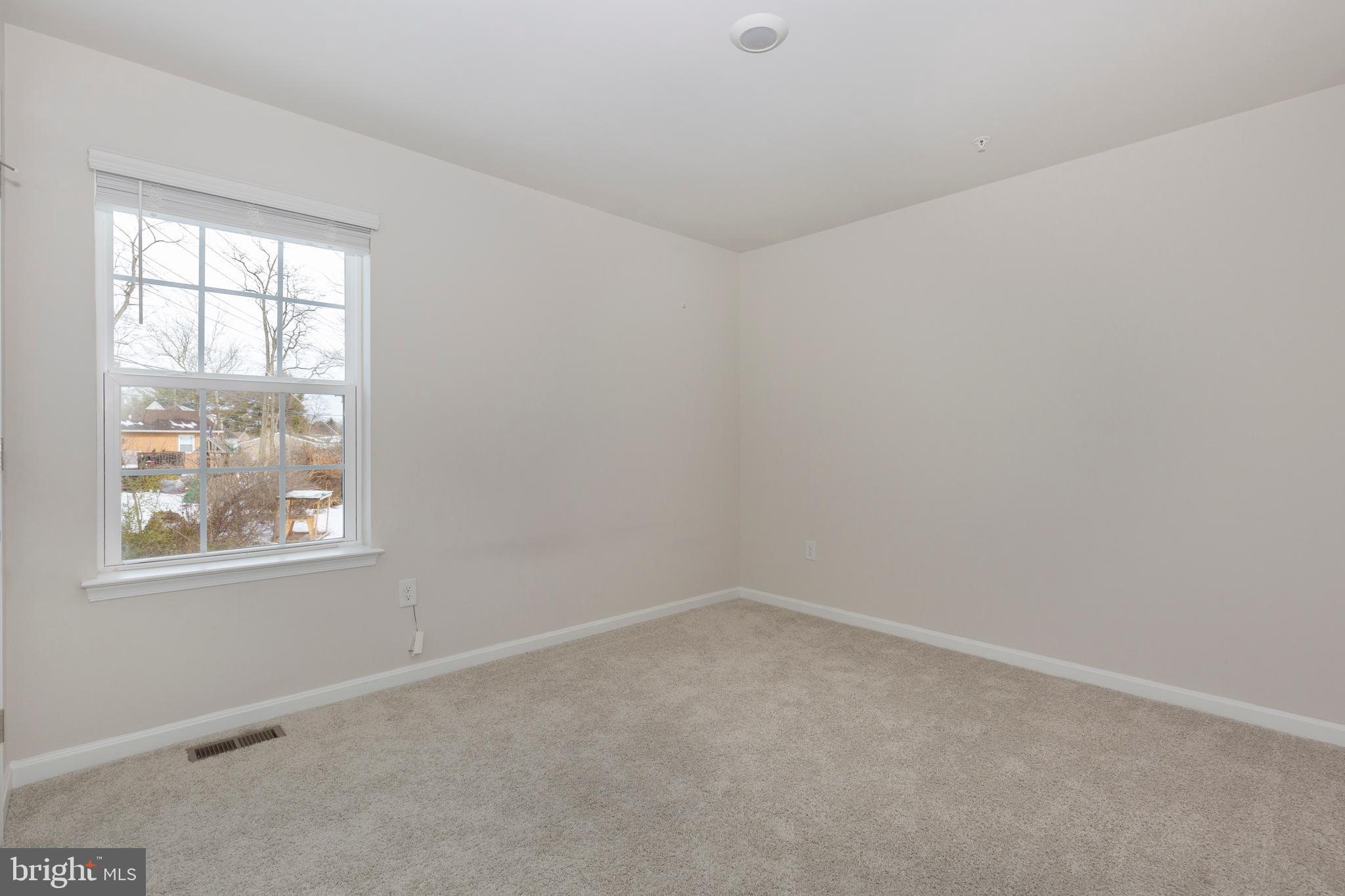 HILLSIDE MANOR - Residential