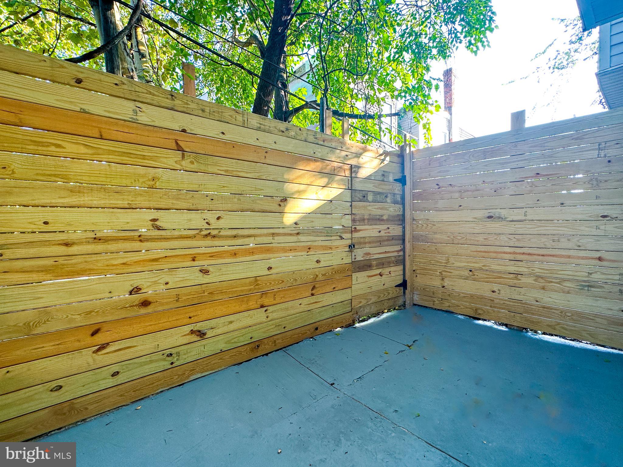 STRAWBERRY MANSION - Residential