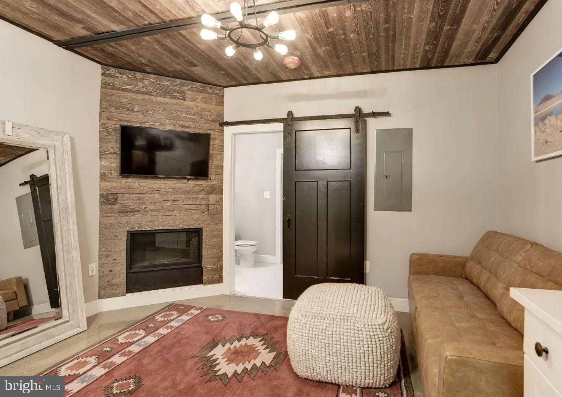 FEDERAL HILL HISTORIC DISTRICT - Residential Lease