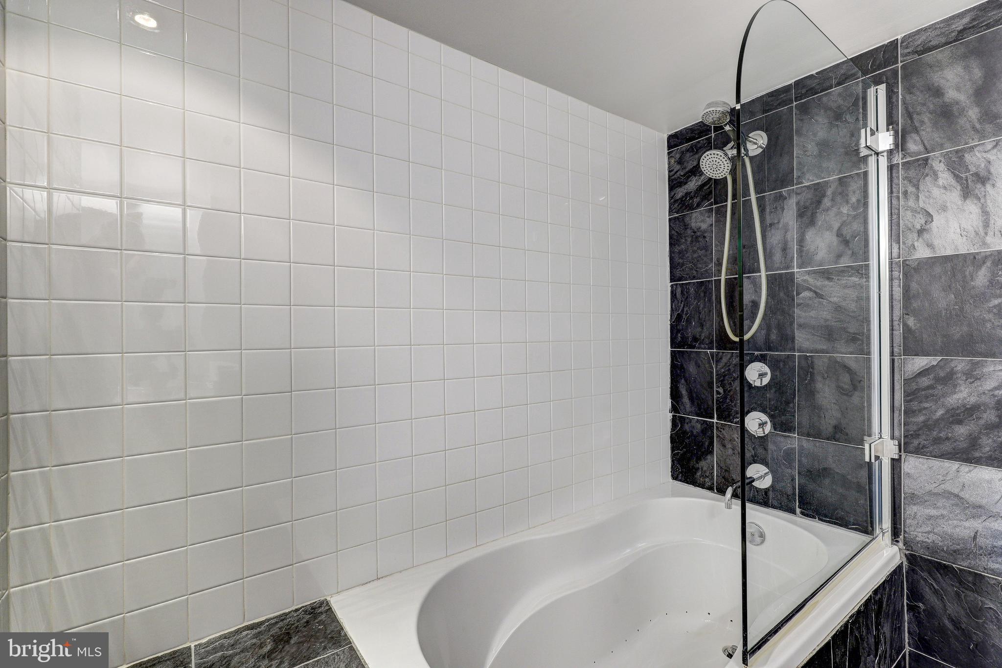 MOUNT VERNON PLACE HISTORIC DISTRICT - Residential Lease