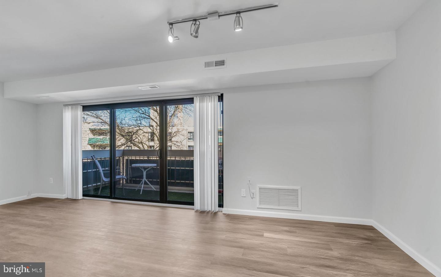 LAFAYETTE PARK CONDOMINIUM - Residential