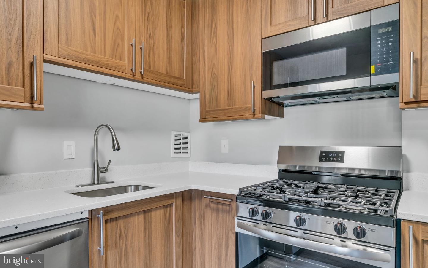 LAFAYETTE PARK CONDOMINIUM - Residential